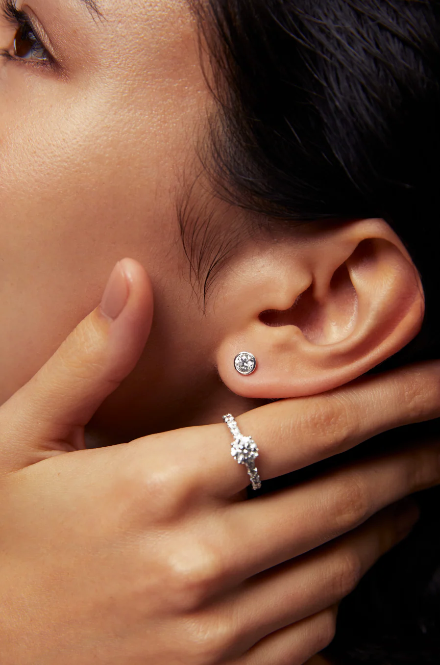 Bezel Studs White Gold - Image 8